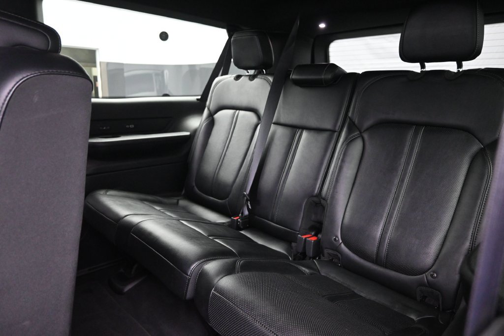 Used 2024 Jeep Wagoneer L Series II AWD/4WD image 17