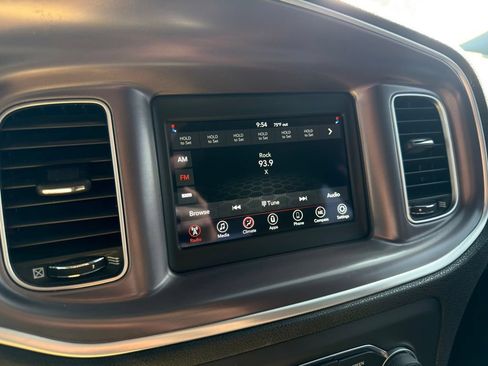 Used 2019 Dodge Charger SXT RWD image 27