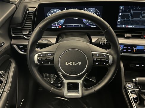 Used 2023 Kia Sportage SX image 16