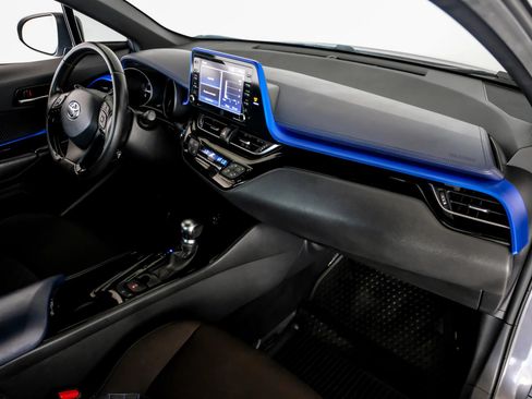 Used 2021 Toyota C-HR XLE FWD image 11
