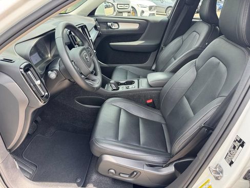 Used 2021 Volvo XC40 T5 Momentum w/ Premium Package AWD/4WD image 7