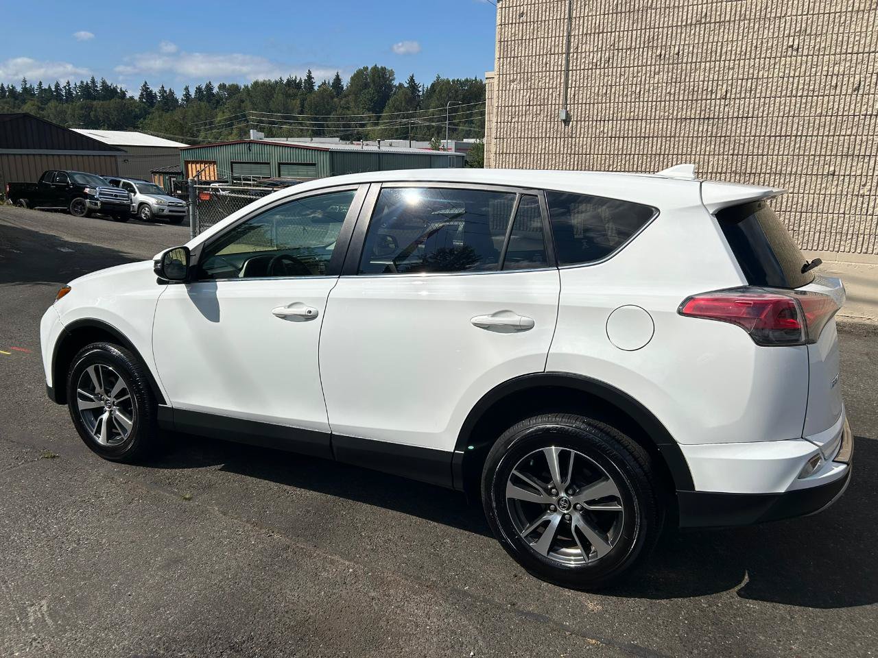 Used 2018 Toyota RAV4 XLE w/ Carpet Mat Package FWD image 7