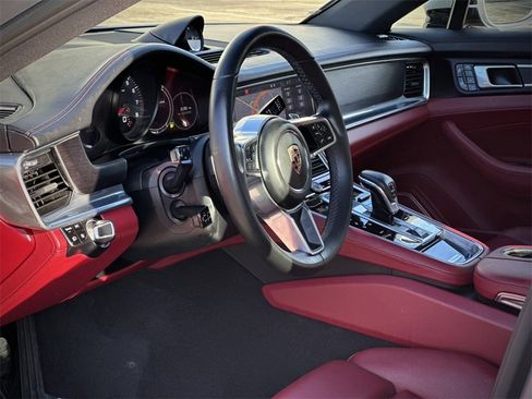 Used 2019 Porsche Panamera 4 image 18