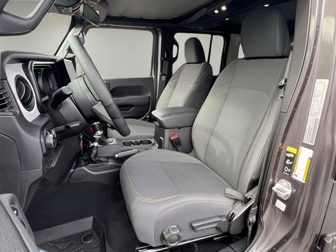 Used 2025 Jeep Wrangler Unlimited Sport AWD/4WD image 12