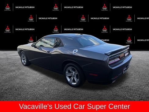 Used 2021 Dodge Challenger SXT RWD image 4