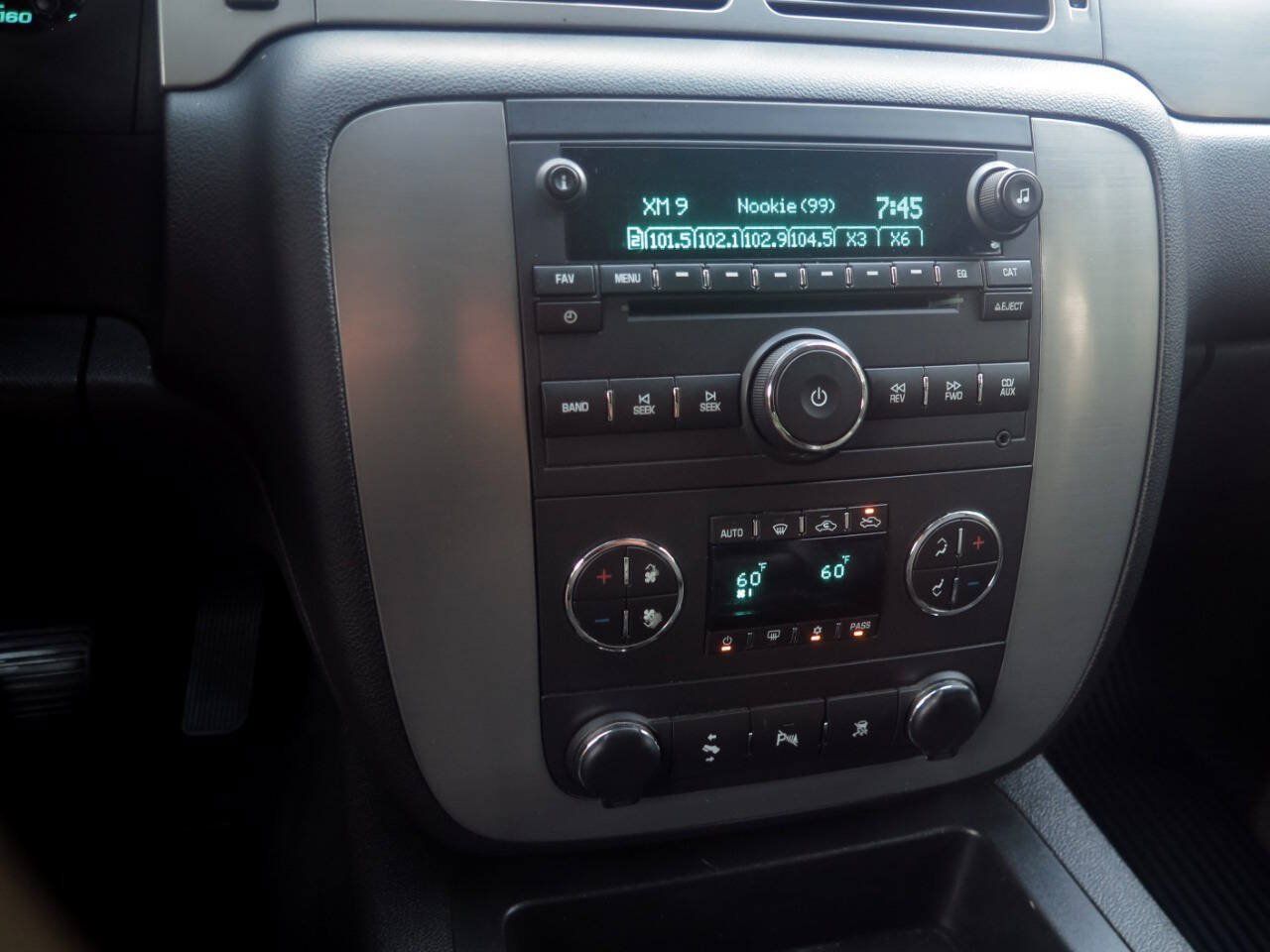 Used 2011 Chevrolet Avalanche LT w/ Luxury Package AWD/4WD image 10