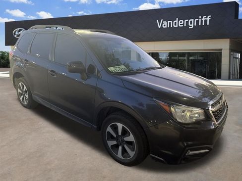 Used 2017 Subaru Forester 2.5i Premium AWD/4WD image 3