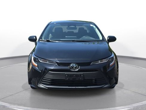 Used 2023 Toyota Corolla LE FWD image 2
