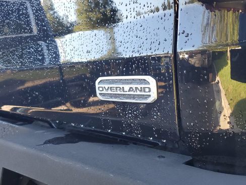 Used 2023 Jeep Gladiator Overland AWD/4WD image 7