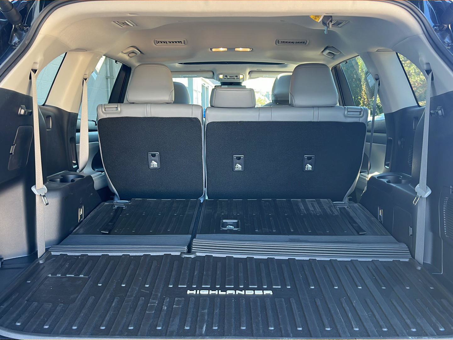 Used 2024 Toyota Highlander XLE AWD/4WD image 23