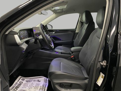 Used 2026 Volkswagen Tiguan SE AWD/4WD image 27