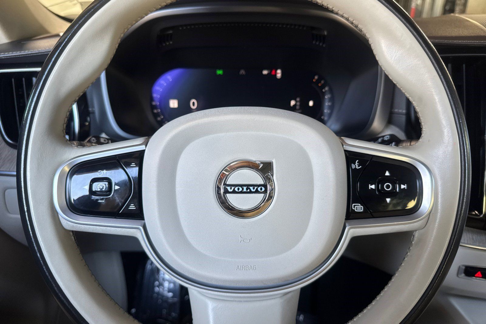 Used 2023 Volvo XC60 B5 Ultimate w/ Protection Package Premier FWD image 10