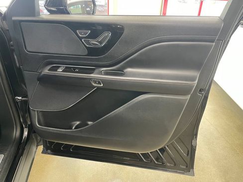 Used 2023 Lincoln Aviator AWD image 16