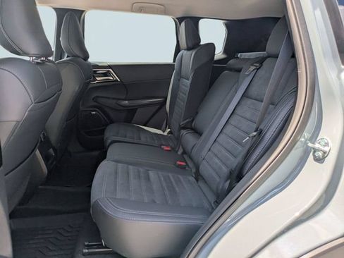 New 2026 Mitsubishi Outlander SE FWD image 15