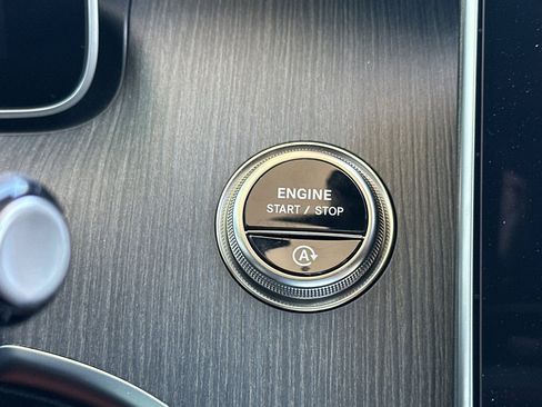 New 2025 Mercedes-Benz C 300 Sedan image 19