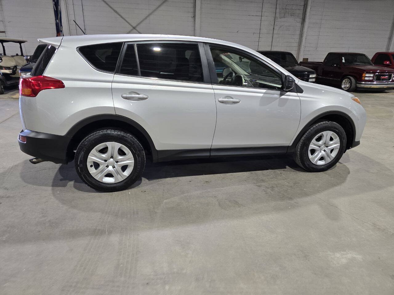 Used 2015 Toyota RAV4 LE AWD/4WD image 13