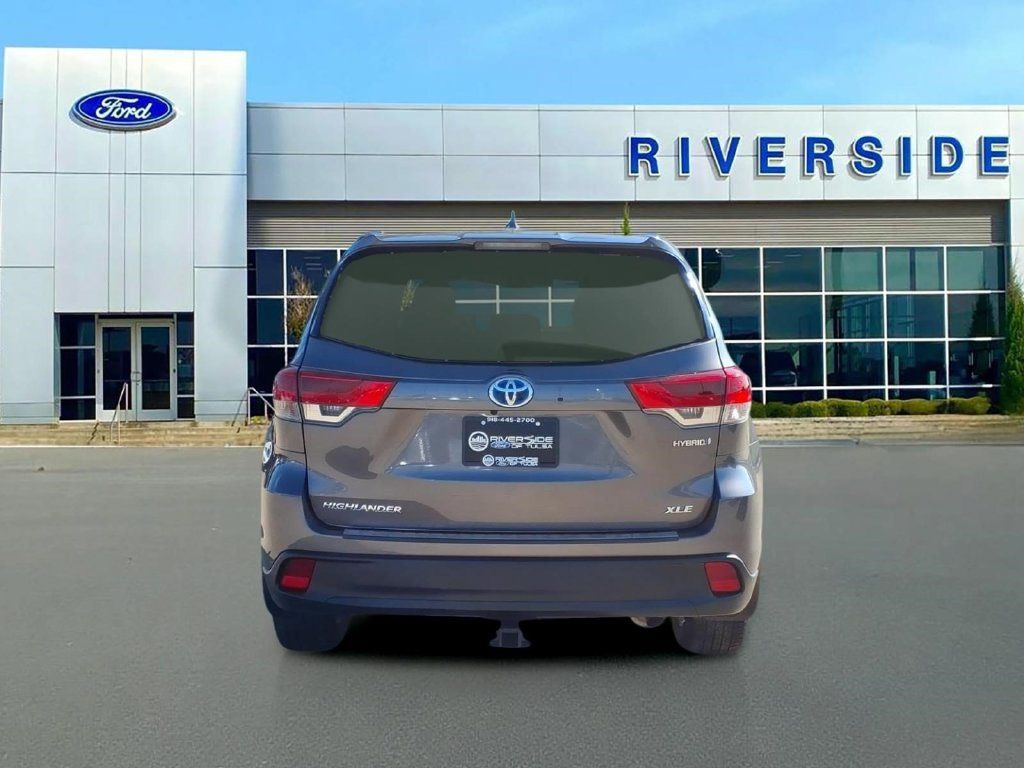 Used 2019 Toyota Highlander XLE AWD/4WD image 6