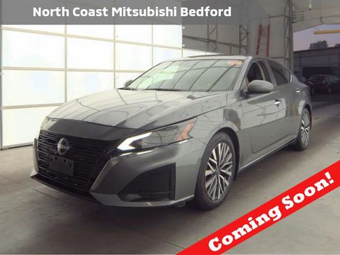 Used 2023 Nissan Altima 2.5 SV w/ SV Premium Package FWD image 1