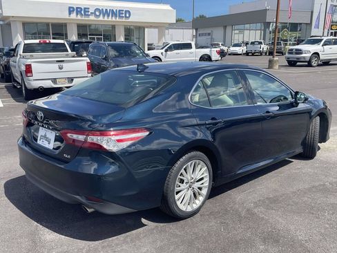Used 2020 Toyota Camry XLE FWD image 3