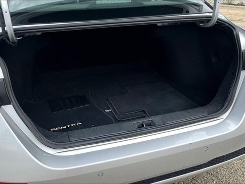 Used 2022 Nissan Sentra SV image 19