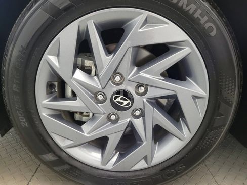 Used 2024 Hyundai Elantra SEL FWD image 31