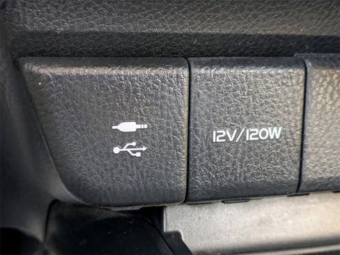 Used 2019 Toyota Camry SE image 19