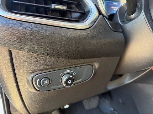 Used 2022 Chevrolet Equinox LT FWD image 13