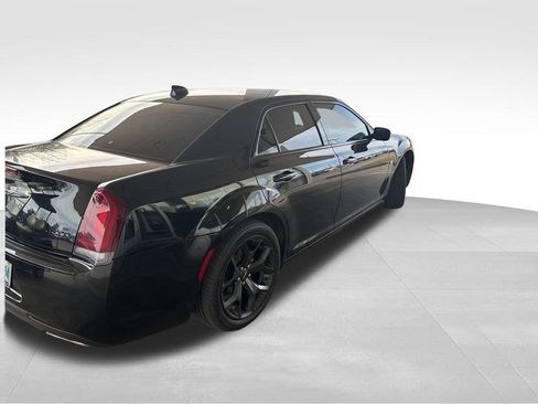 Used 2022 Chrysler 300 Touring w/ Sport Appearance Package image 6