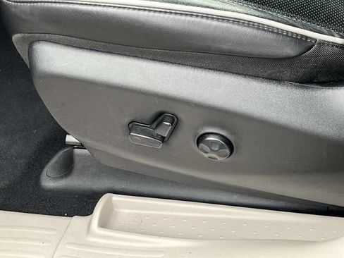 Used 2023 Chrysler Pacifica Limited FWD image 30