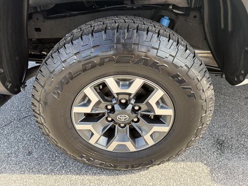 Used 2023 Toyota Tacoma TRD Off-Road w/ Black Out Package (TMS) AWD/4WD image 18