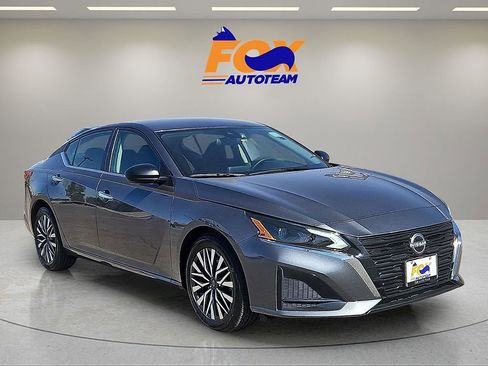 Used 2025 Nissan Altima 2.5 SV FWD image 6