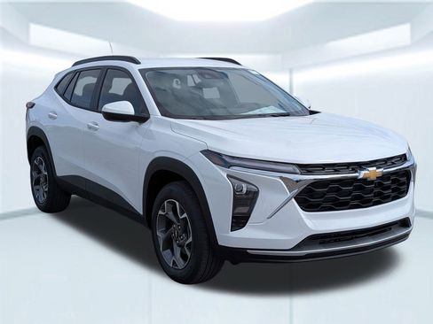 New 2026 Chevrolet Trax LT w/ Driver Confidence Package image 8