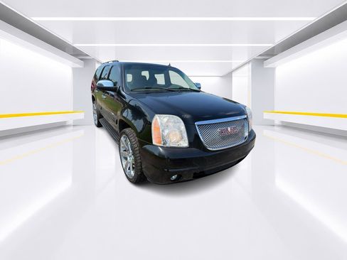 Used 2008 GMC Yukon SLT w/ SLT Preferred Equipment Group RWD image 2