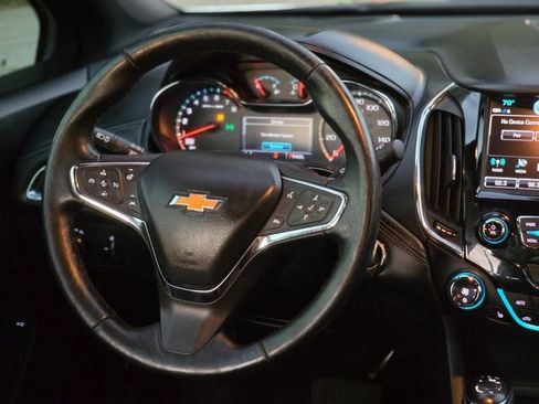 Used 2018 Chevrolet Cruze Premier image 21