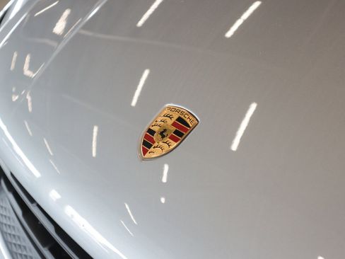 Certified 2022 Porsche Macan image 29