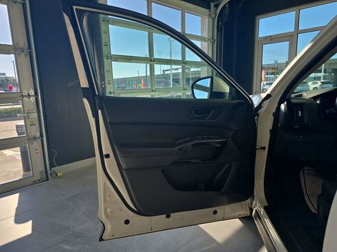 Used 2024 Nissan Pathfinder SV image 13