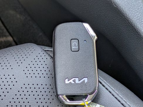 Certified 2026 Kia Seltos SX AWD/4WD image 30