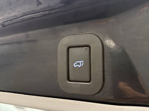 Used 2016 Toyota Sienna XLE w/ XLE Navigation Package FWD image 23