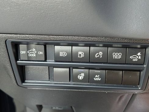 Used 2024 Toyota Tundra Platinum AWD/4WD image 25