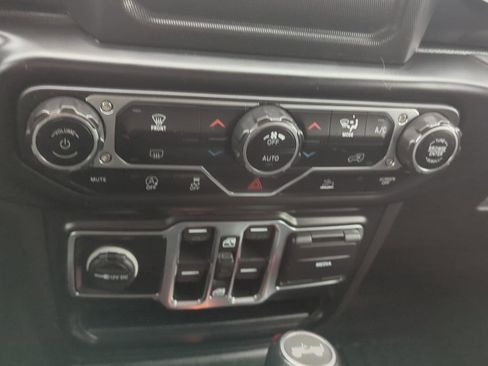 Used 2021 Jeep Wrangler Unlimited Sahara AWD/4WD image 21
