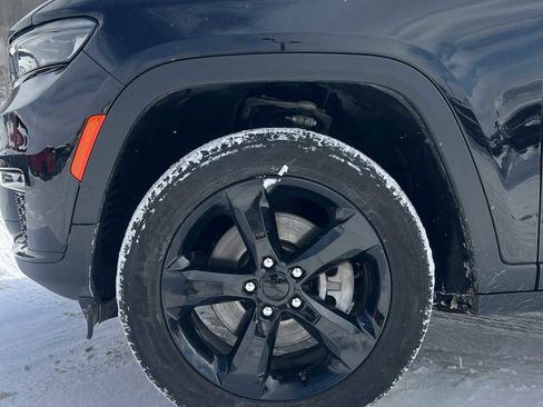 Used 2024 Jeep Grand Cherokee L Limited w/ Black Appearance Package image 12