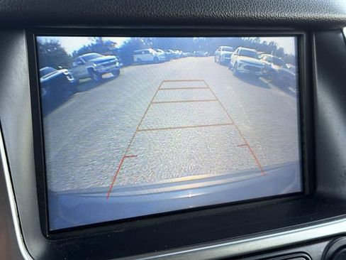 Used 2019 Chevrolet Suburban LT RWD image 30