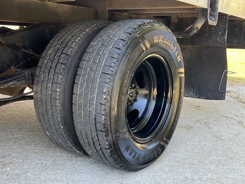 Used 2017 Ford E-350 and Econoline 350 Super Duty image 3