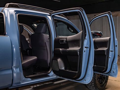 Used 2019 Toyota Tacoma TRD Off-Road w/ Technology Package image 29