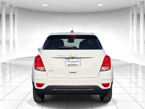 Used 2020 Chevrolet Trax LS w/ Tint and Cruise Package FWD image 4