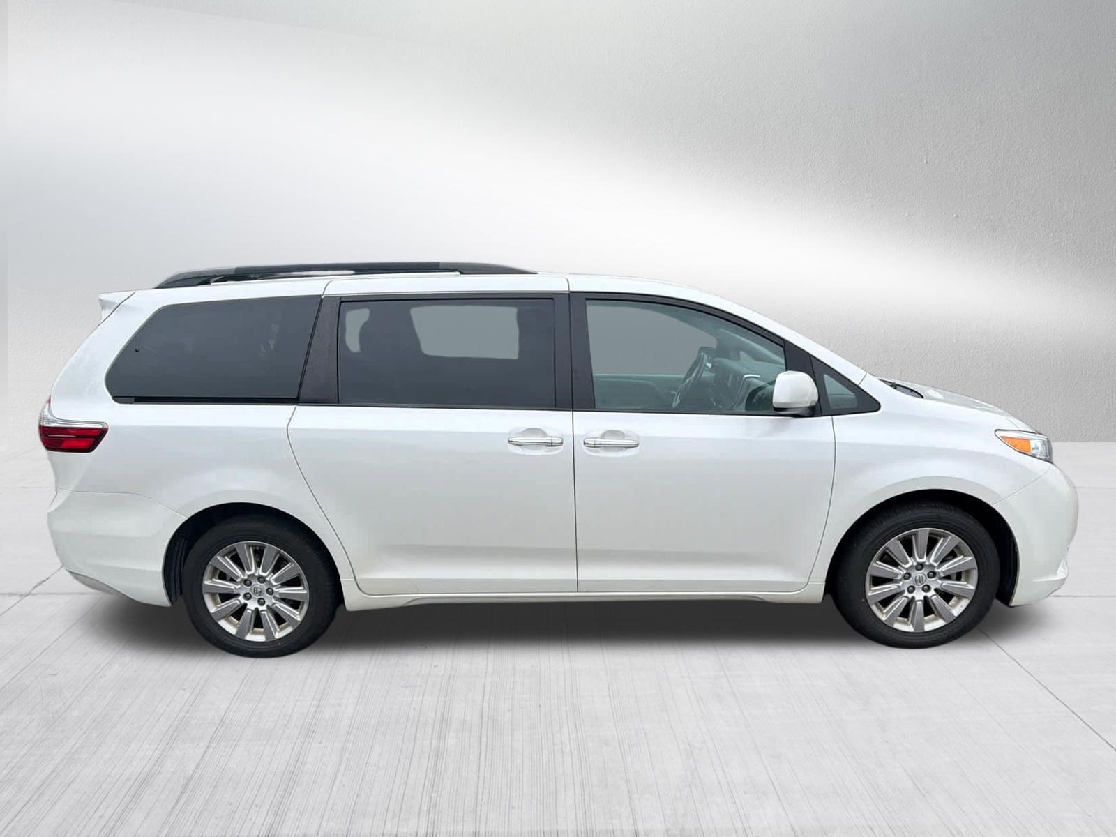 Used 2015 Toyota Sienna XLE Premium AWD/4WD image 6