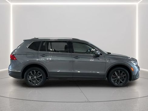 Certified 2024 Volkswagen Tiguan SE w/ Panoramic Sunroof Package AWD/4WD image 7