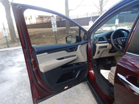 Used 2019 Honda Odyssey EX image 10