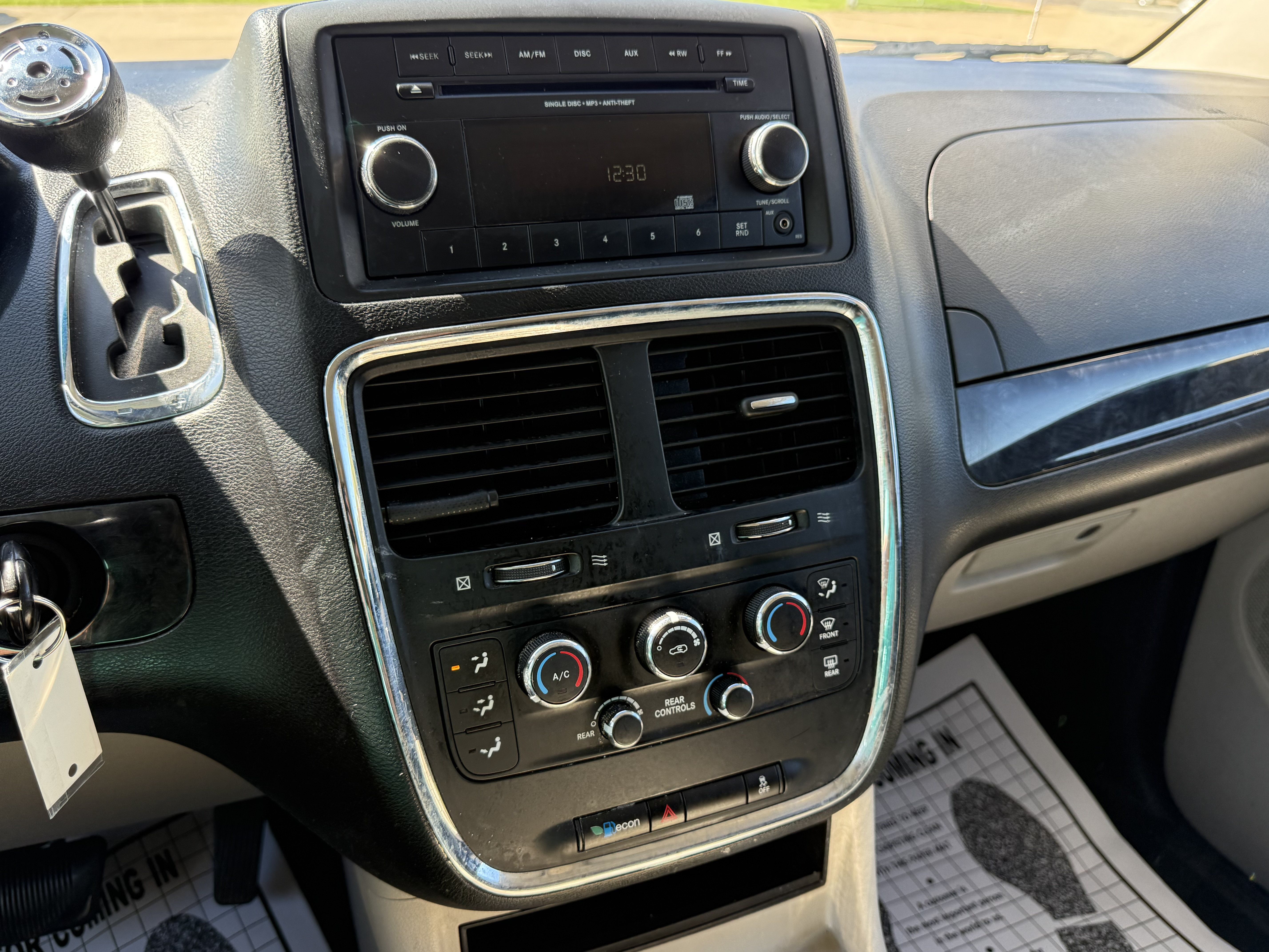 Used 2012 Dodge Grand Caravan SXT FWD image 20