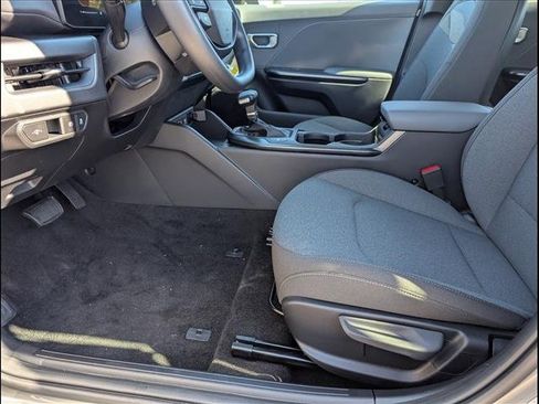 New 2025 Kia K4 LXS image 7